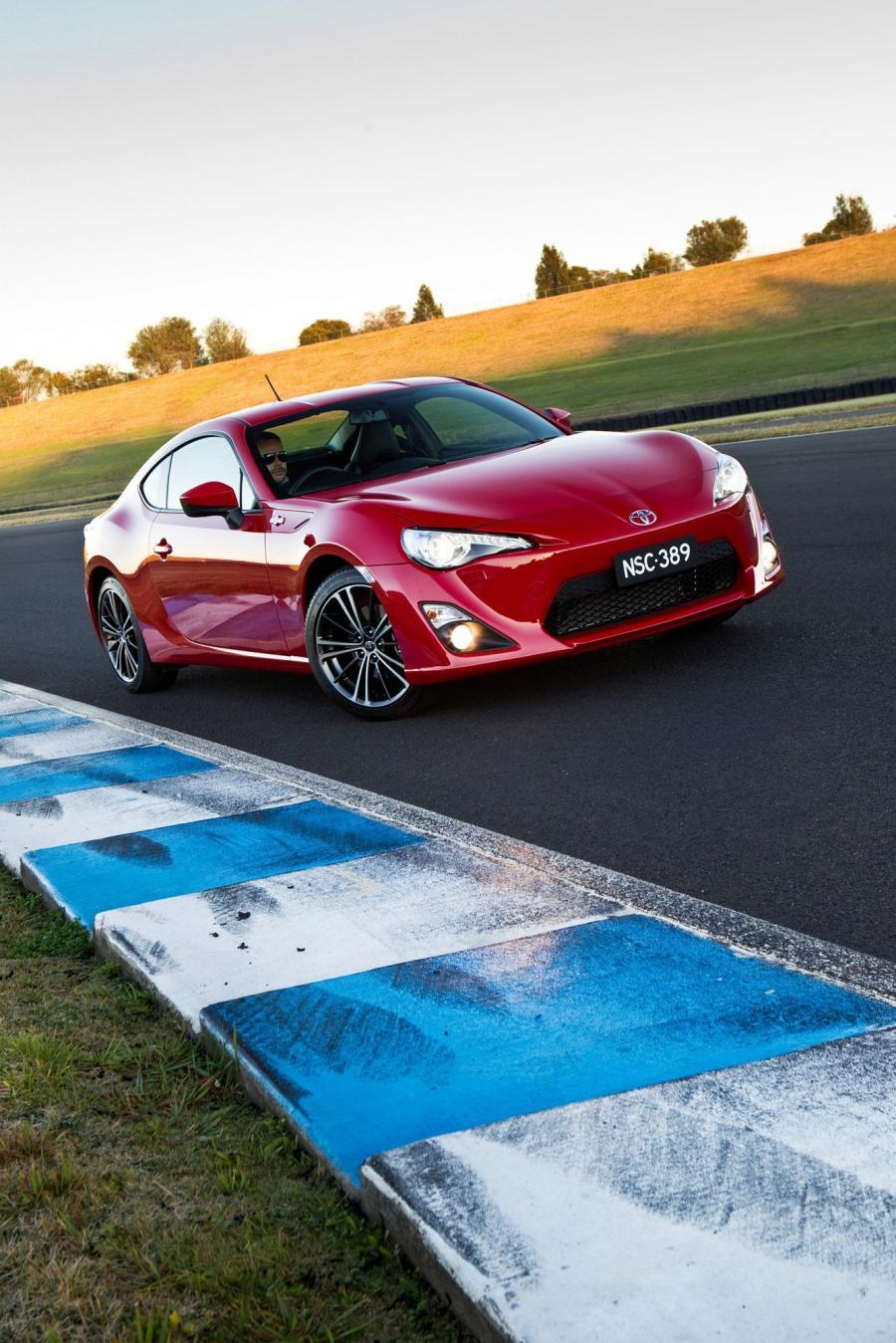  Toyota GT 86 GTS 2012 года  (фото 18 из 25)